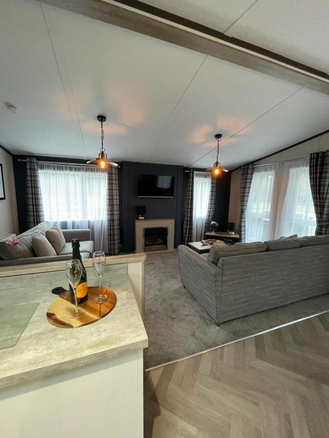 Lotus Lodge With Hot Tub York Exterior foto